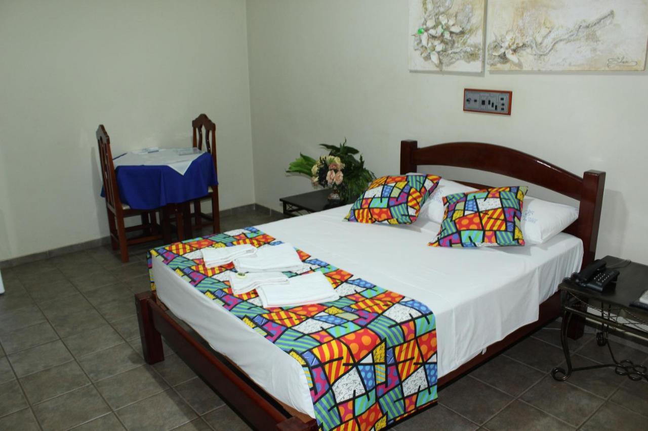Grandes Lagos Park Hotel Jales Екстер'єр фото
